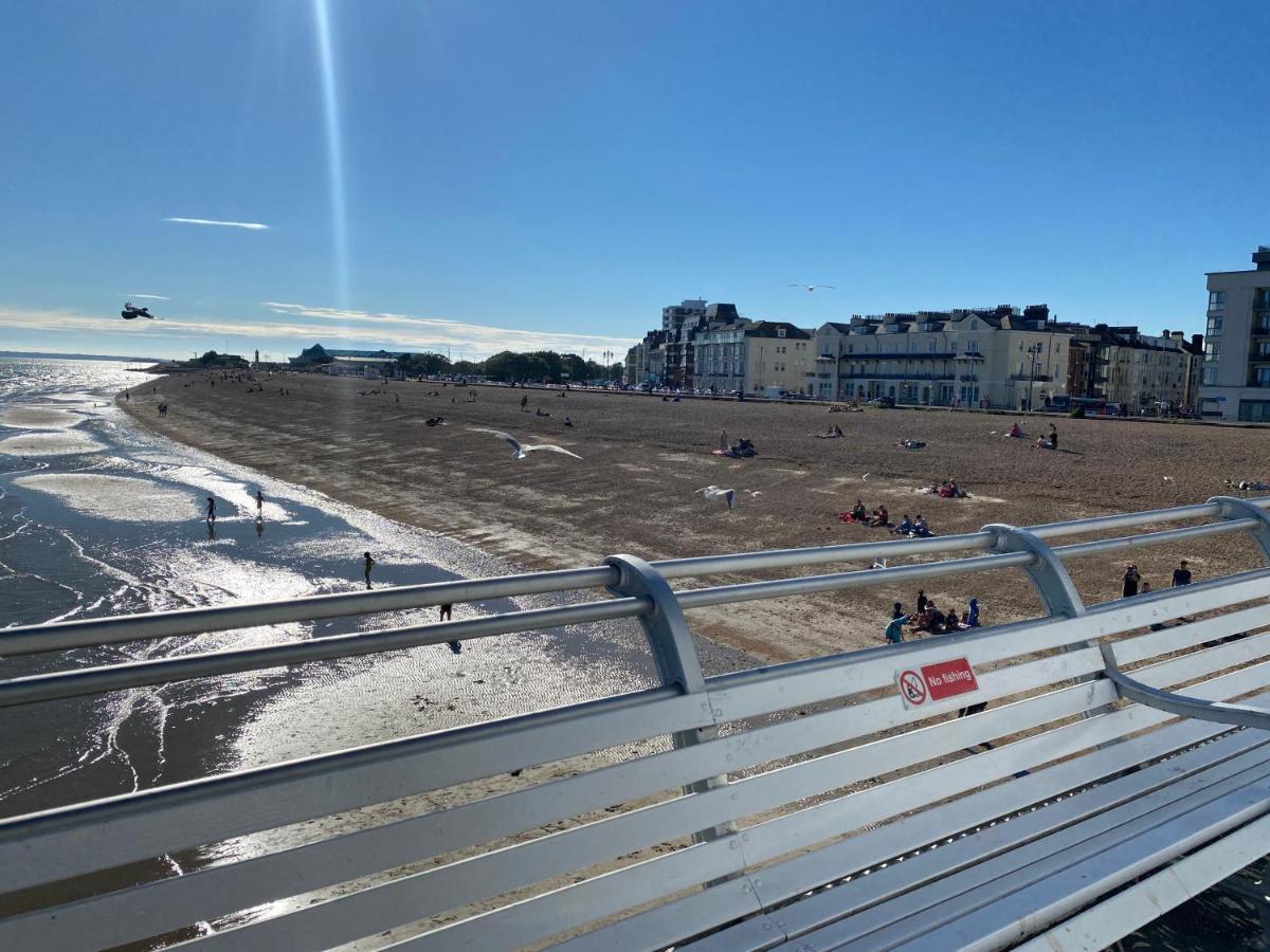 Ann Apartments Opposite The Pier With Sea View Portsmouth Exterior foto